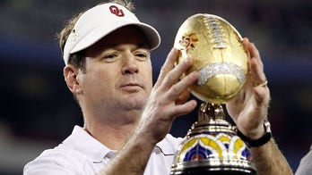 National champion Bob Stoops calls for commissioner to govern college football, salary cap