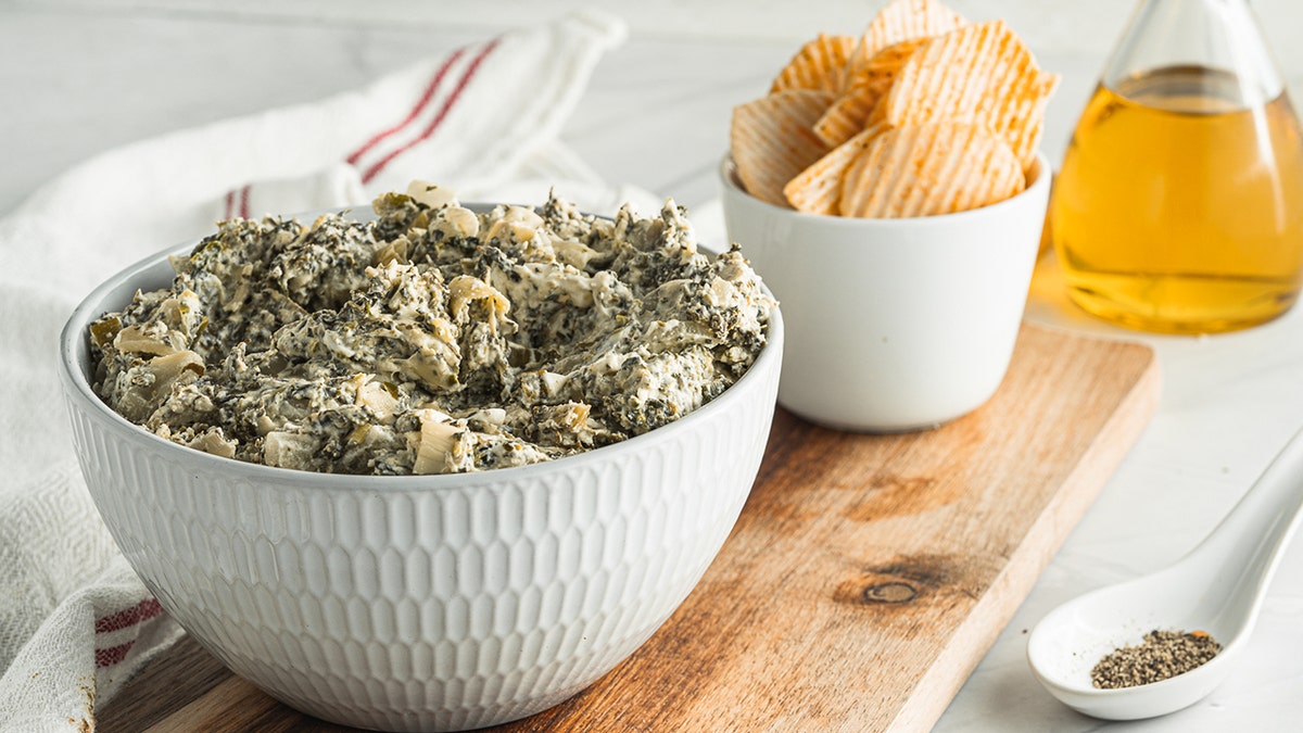 Healthy Spinach and Artichoke Dip